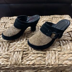 Born Crown black suede leather w/animal print clog